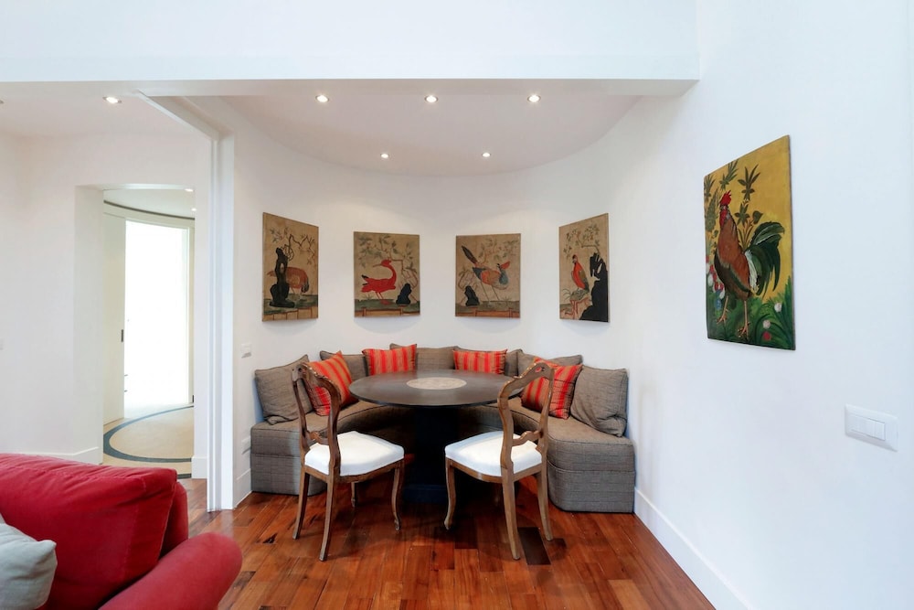 La Camelia an Elegant and Extravagant 2 Bedroom Apartment