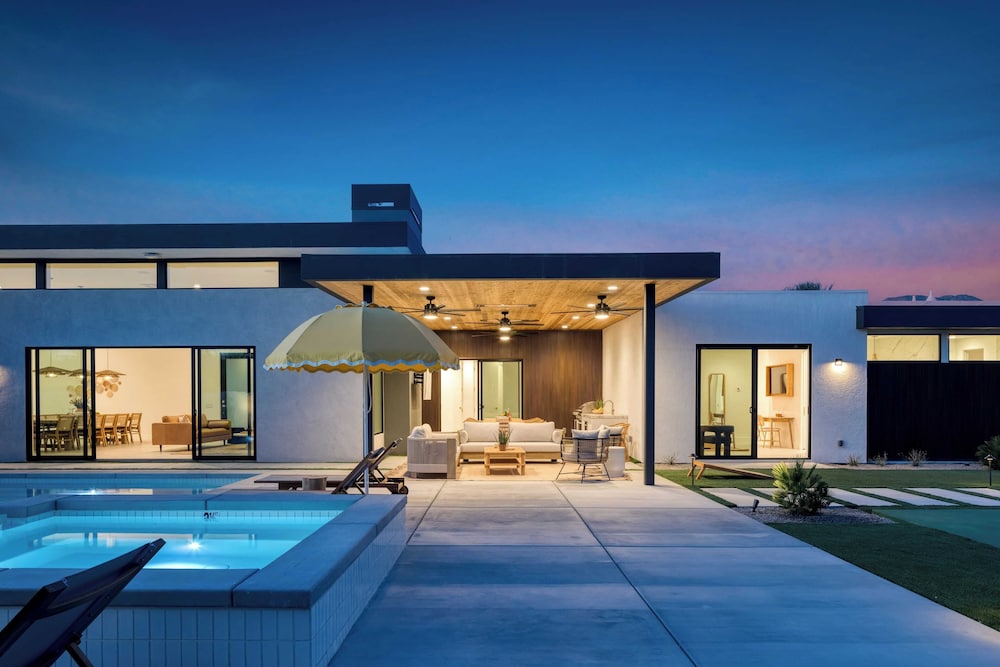 Sleeps 34 2 Villas, Pool, Pickleball + Bocce Polo Villas Elara by Avantstay
