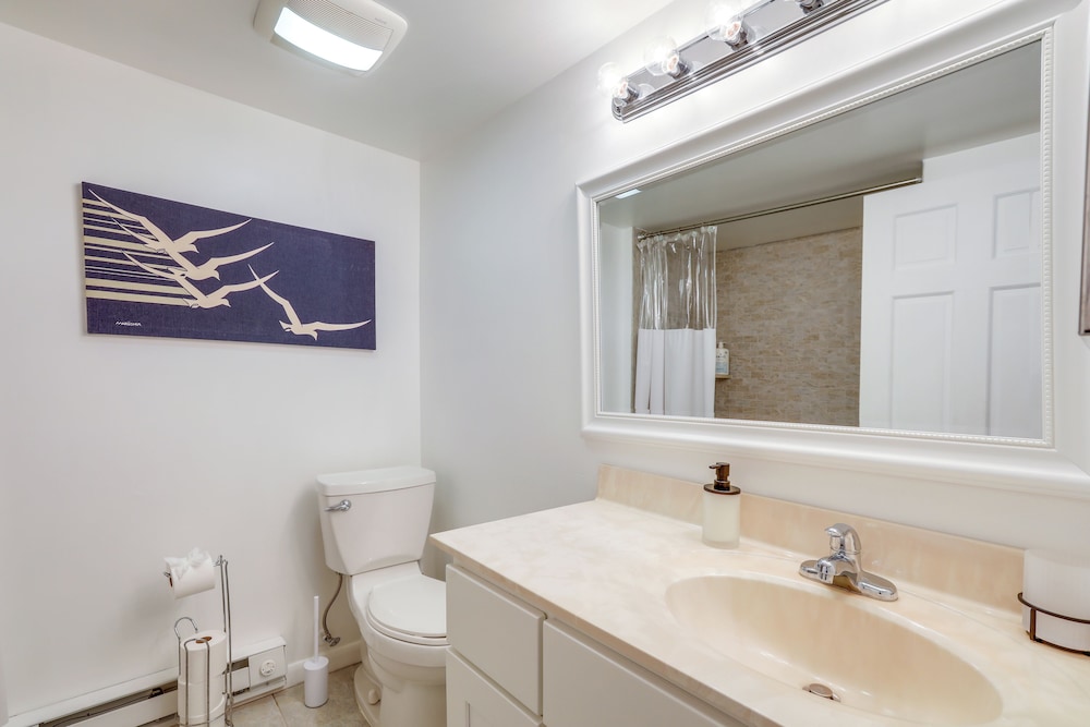Walk to Bay & Ocean: Pet-friendly Surf City Apt