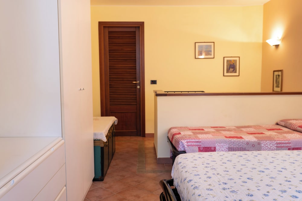 Suite Carla Cozy Apartment in Petrasanta Center