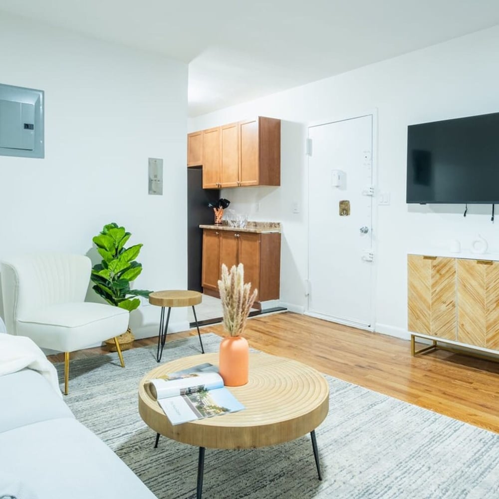 49-4a Prime Midtown Newly 2BR WD