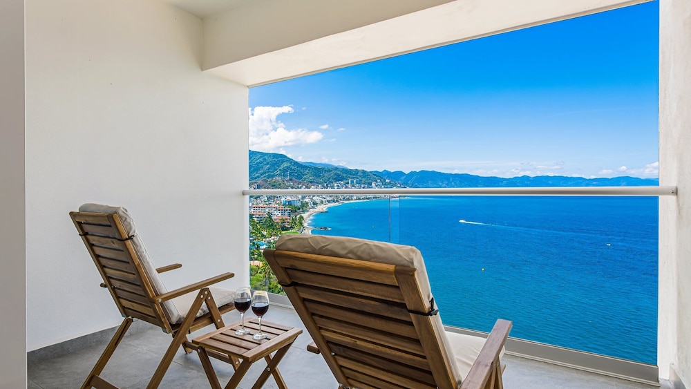 4BR Luxury Penthouse with Ocean Views