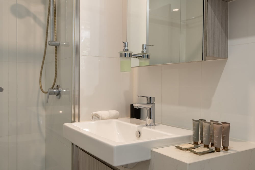 Best Location 2-bed With Gym, Pool 7-min From CBD