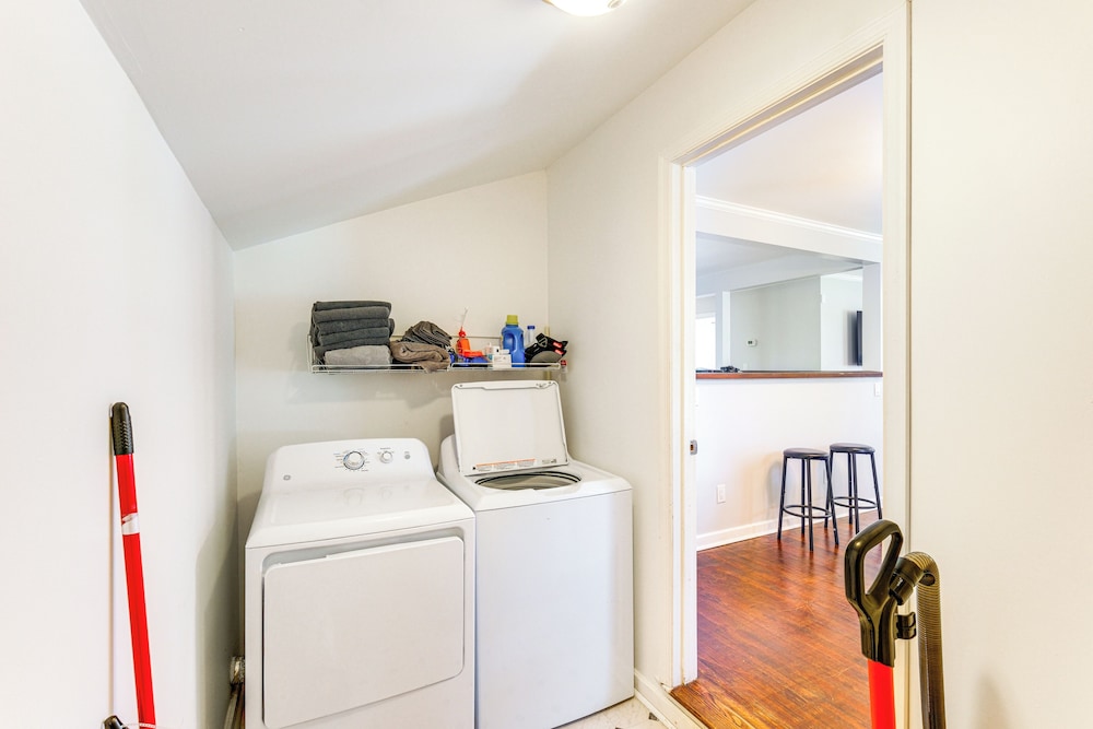 3 Mi to Historic Dtwn: Hopewell Home w/ Yard