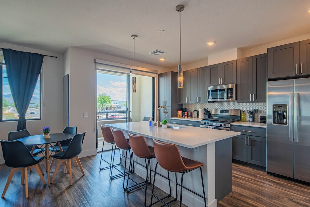 ROVE LIVING/KB - Scottsdale Grand