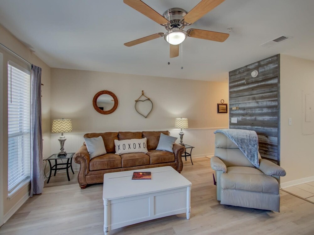 Perdido Key Vacations - Ground Floor Condo Walking Distance to the Beach - Property Image 1