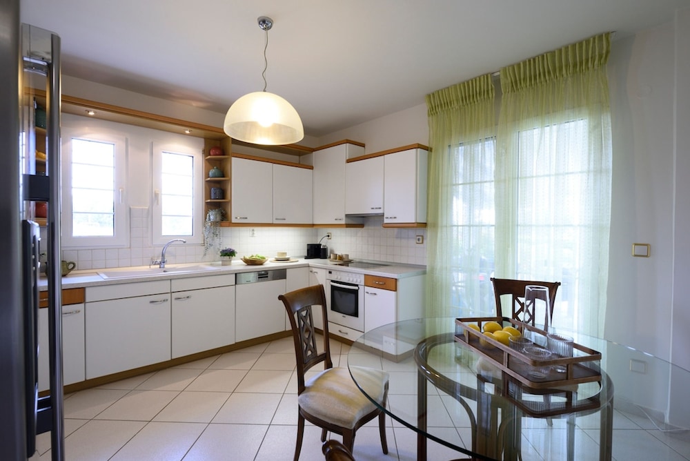 Escape Villa in Melissochori