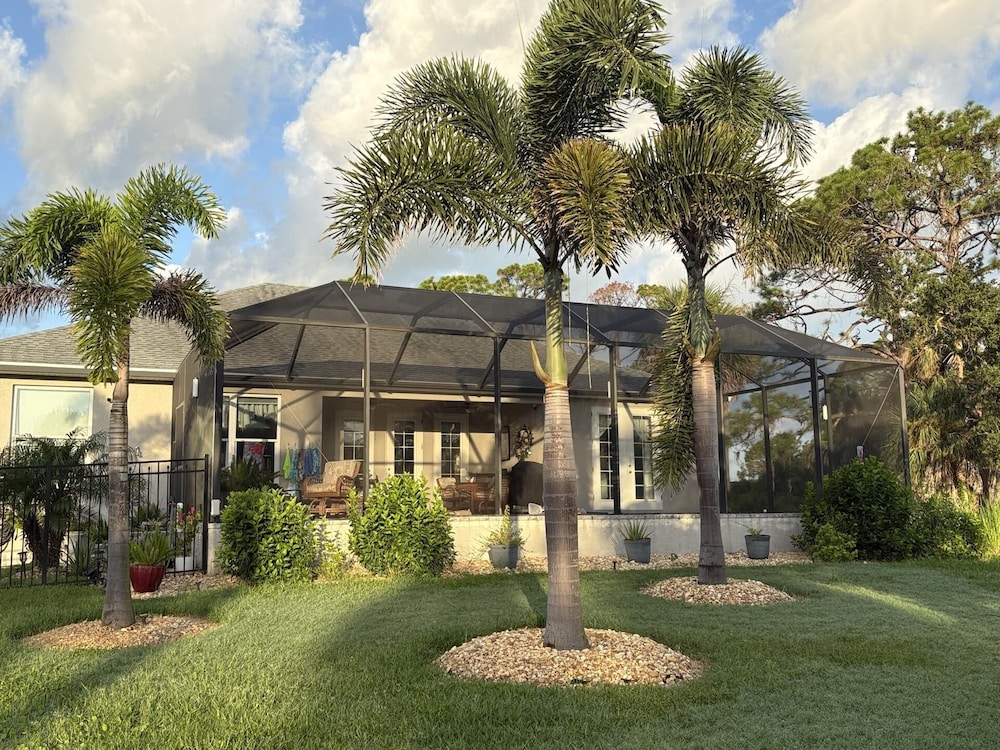 The Sanctuary - Private Pool+spa Vacation Home - Only 5 Minutes To The Gulf Coast! 3 Bedroom Home