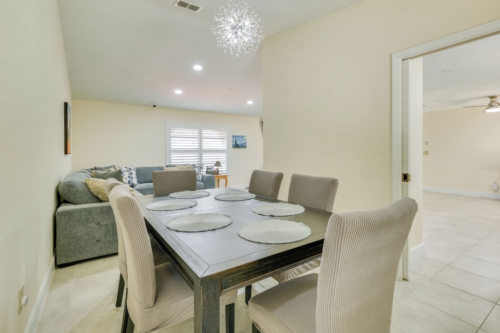 Saltwater Pool & Lanai: Lehigh Acres Escape!