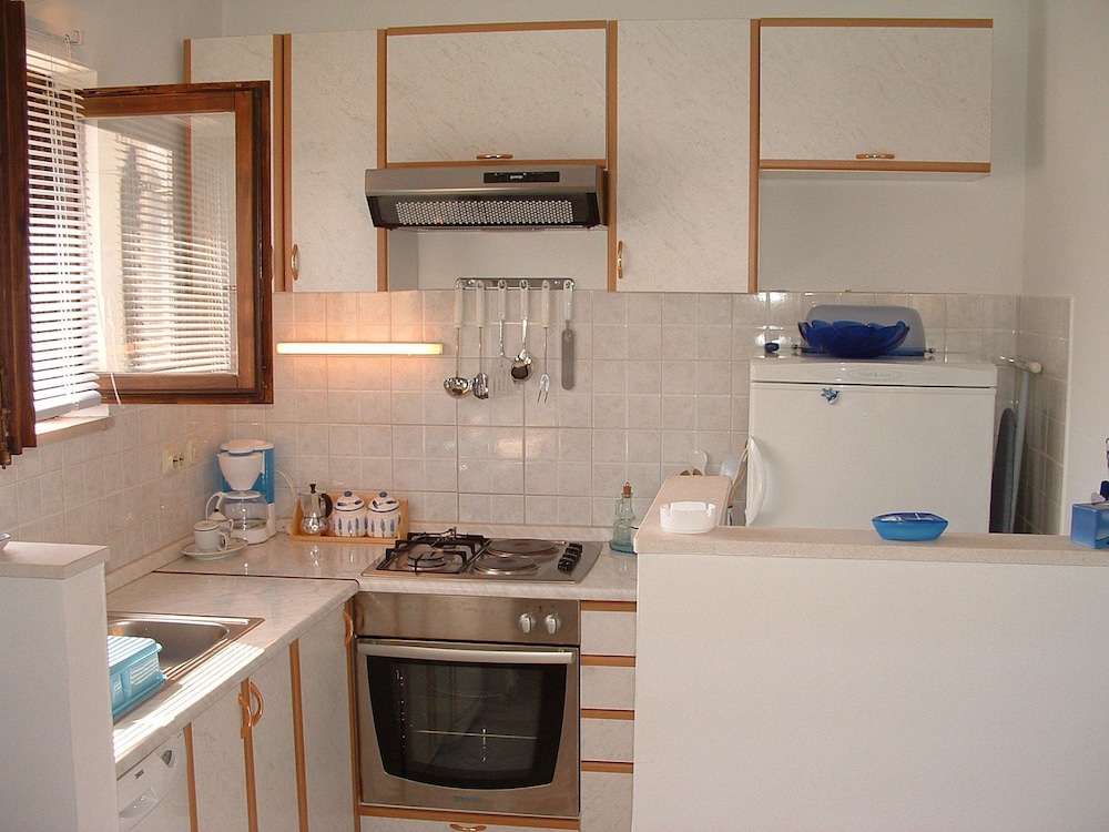 Dinka - Cosy & pet Friendly - A2 view 2