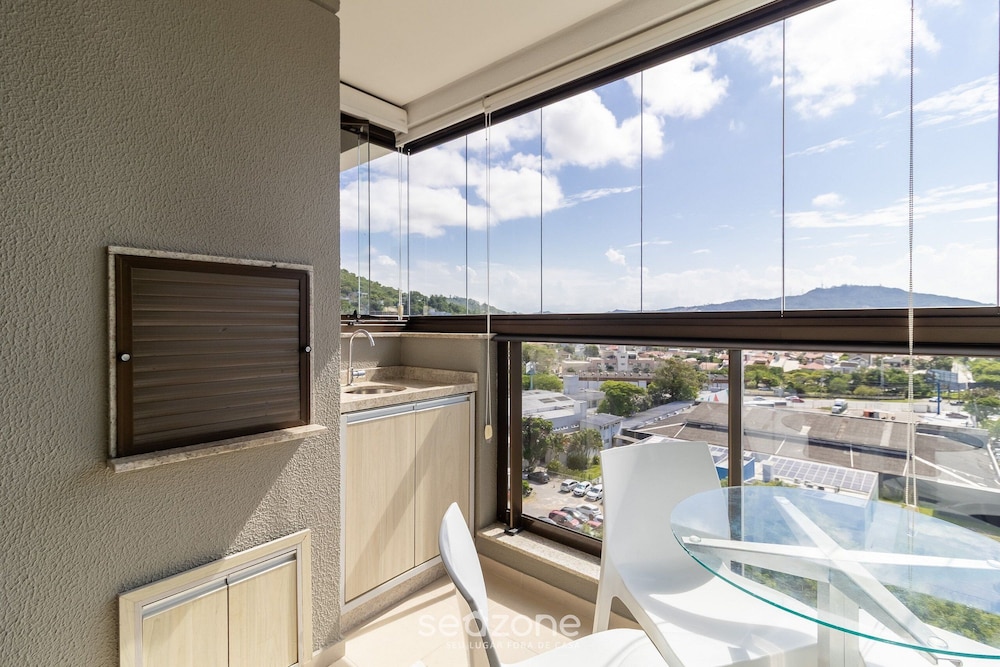 Full Apartment With Amazing View! Lrc0703