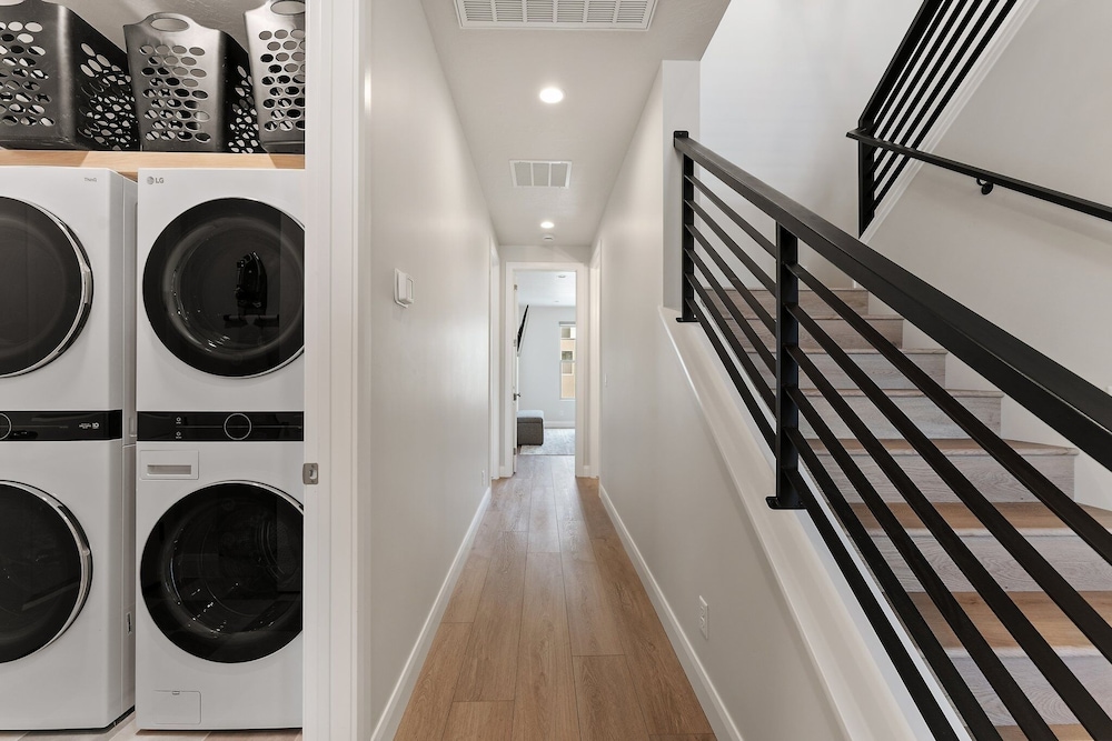 Canyon Country Oasis 6 Bedroom Townhouse