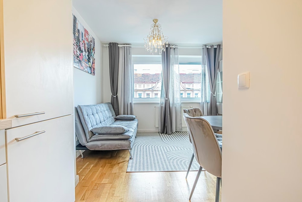 Modern 1BR Living Room Apartment Vienna