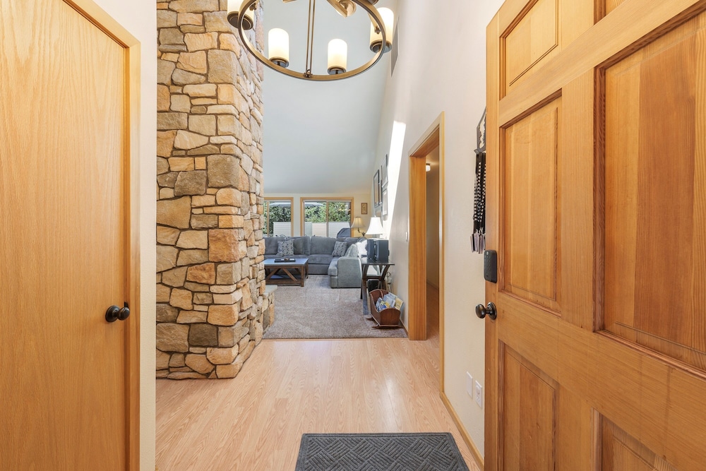 15 Lassen Ln 4 Bedroom Home