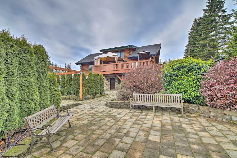 Modern Edgewood Home Near Tacoma w/ Deck! view 2