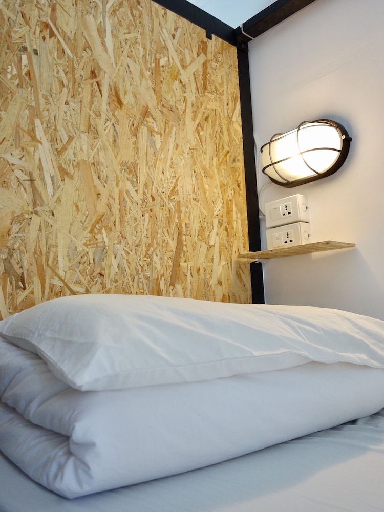 Oldmancaptain Hostel