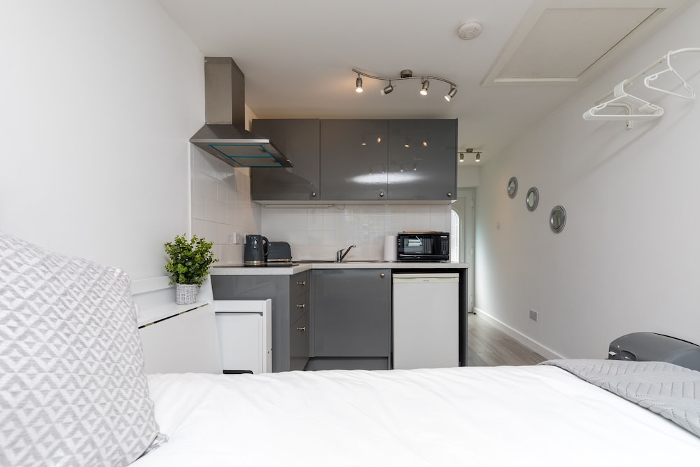Findon Suite view 4