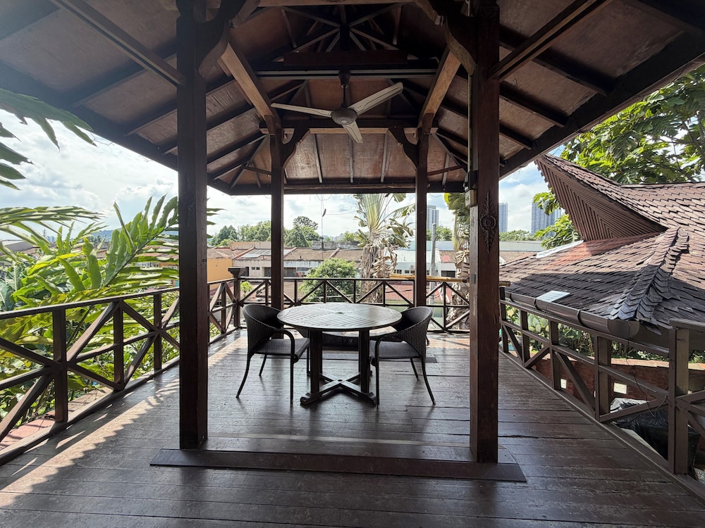 Serene Palm Heritage Tropical Villa