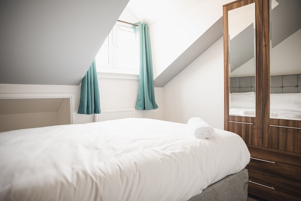 Leicester Vacations - Room in Guest Room - Big Size Room in Leicester City - Property Image 8