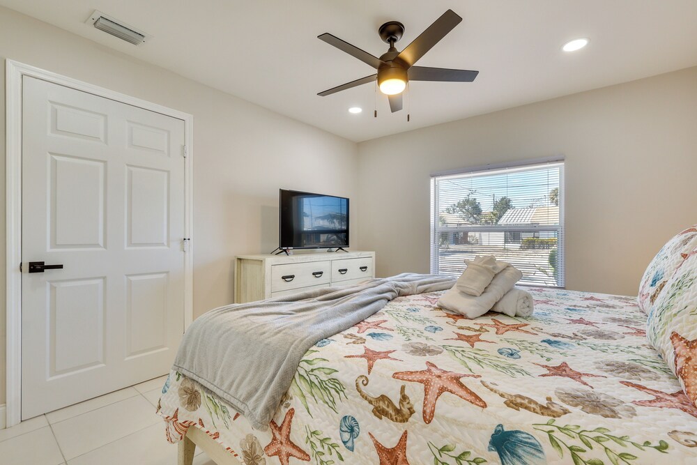 1 Block to Beach: Gulf Coast Escape w/ Patio!