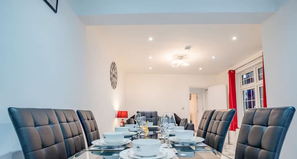 Host Stay Broadland House