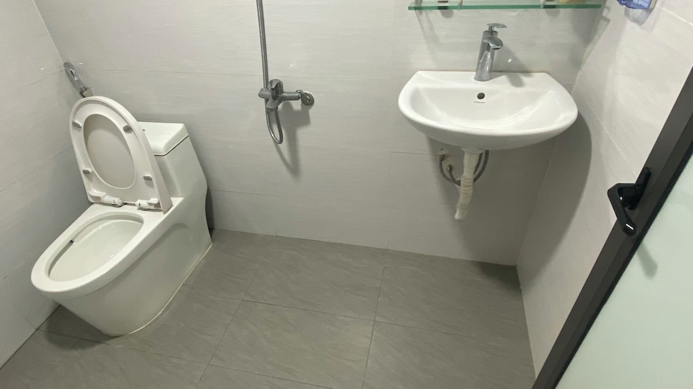 Era Apartment Khuc Thua Du
