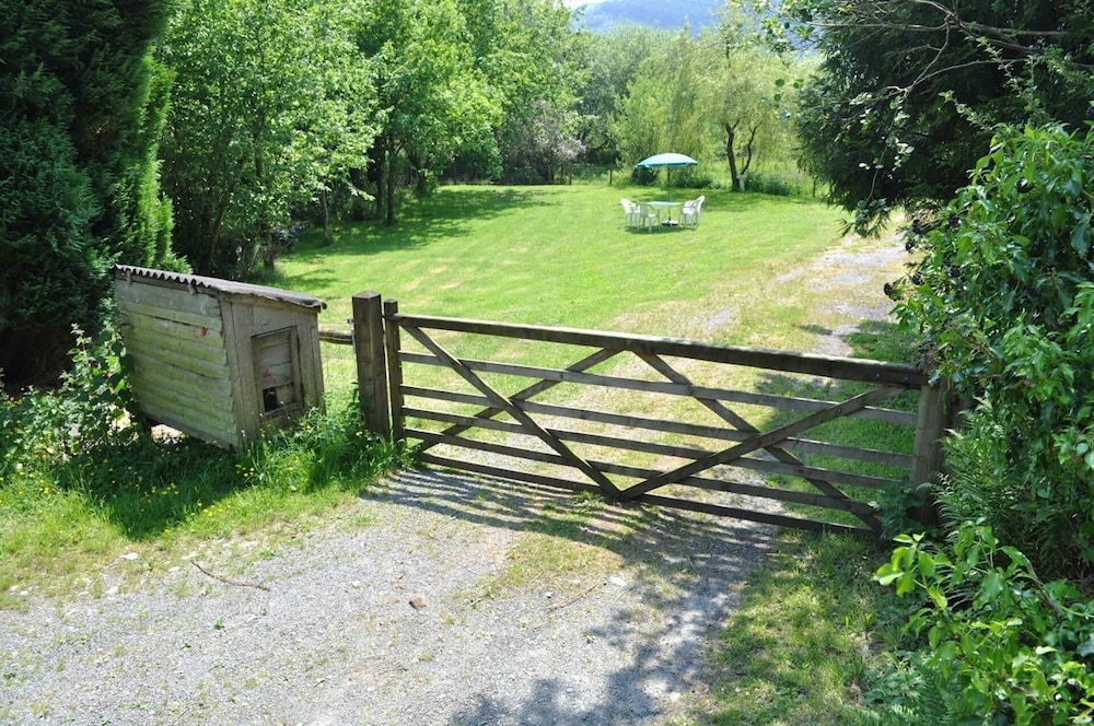 Sleep 4-5 Family Cottage - Petok, Parking,gameroom