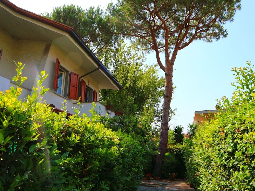 Nice Holiday Home in Marina di Massa near Beach photo 1