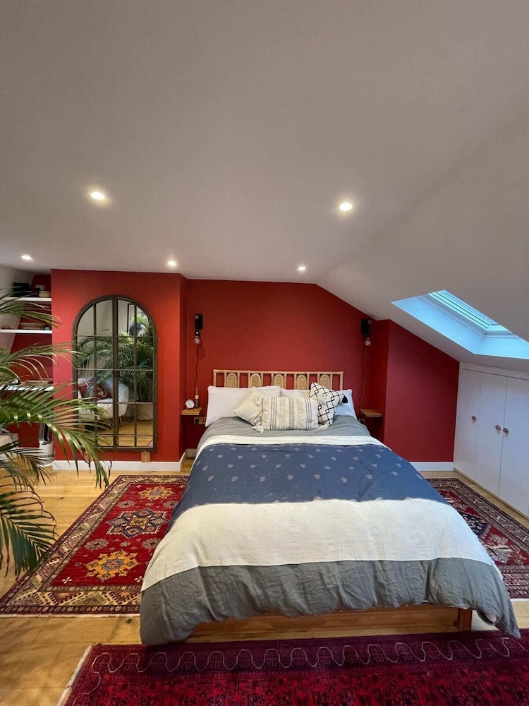 Vibrant & Beautifully Decorated 1BD Flat Brixton!