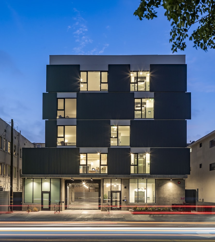 Hotel The Metric - Image 1