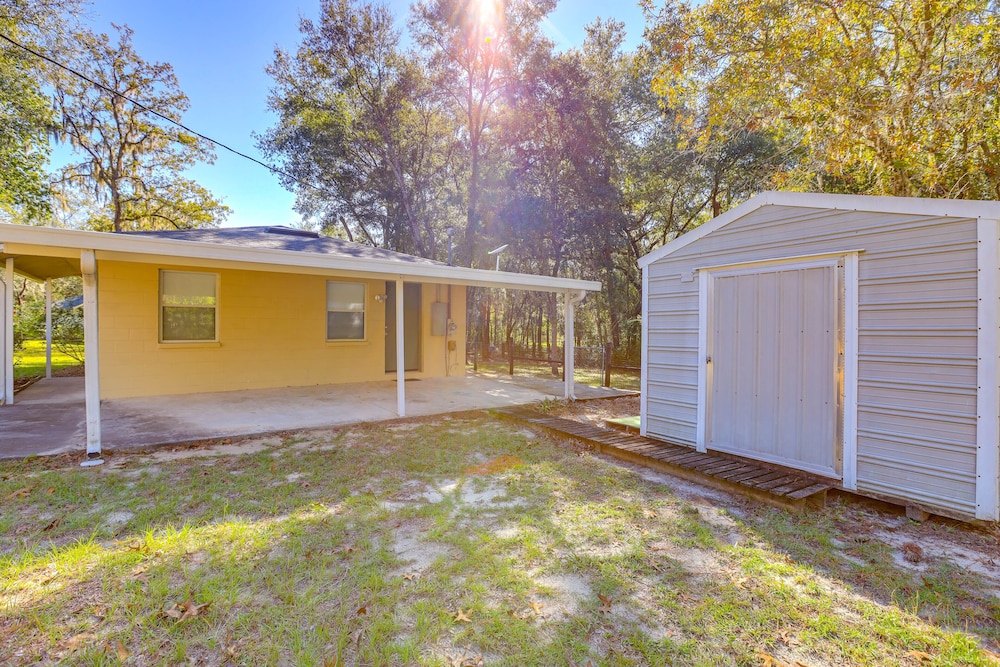 Williston Home w/ Yard: 6 Mi to Devils Den Spring view 4