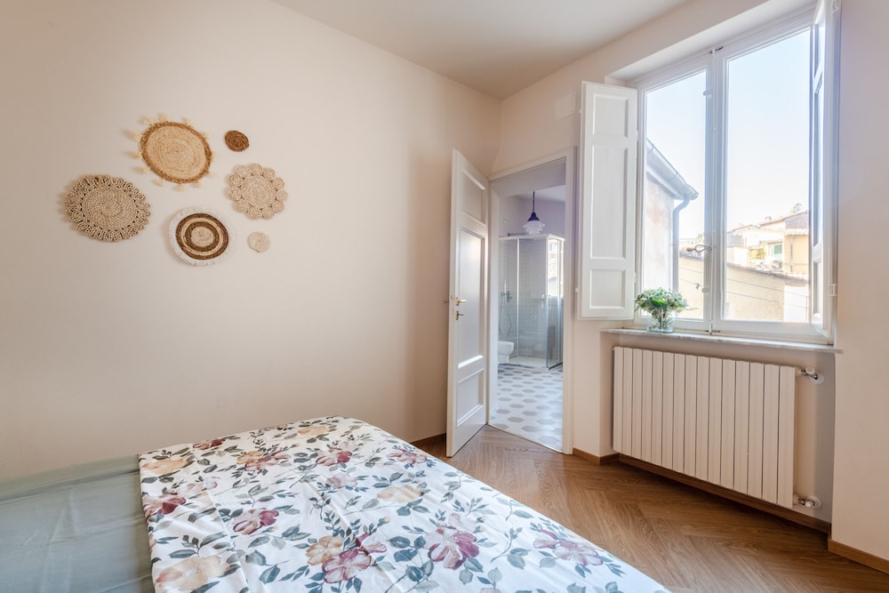 Casa Dante in Lucca With 3 Bedrooms and 2 Bathrooms