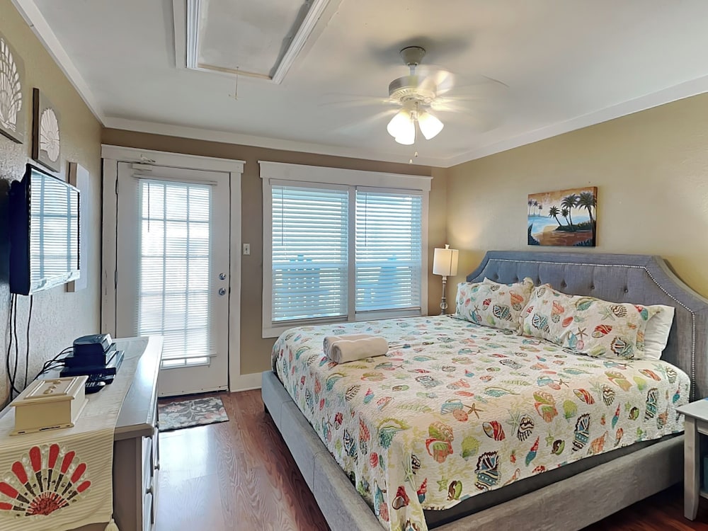 Fantasea Cove by Silver Sands Vacation Rentals