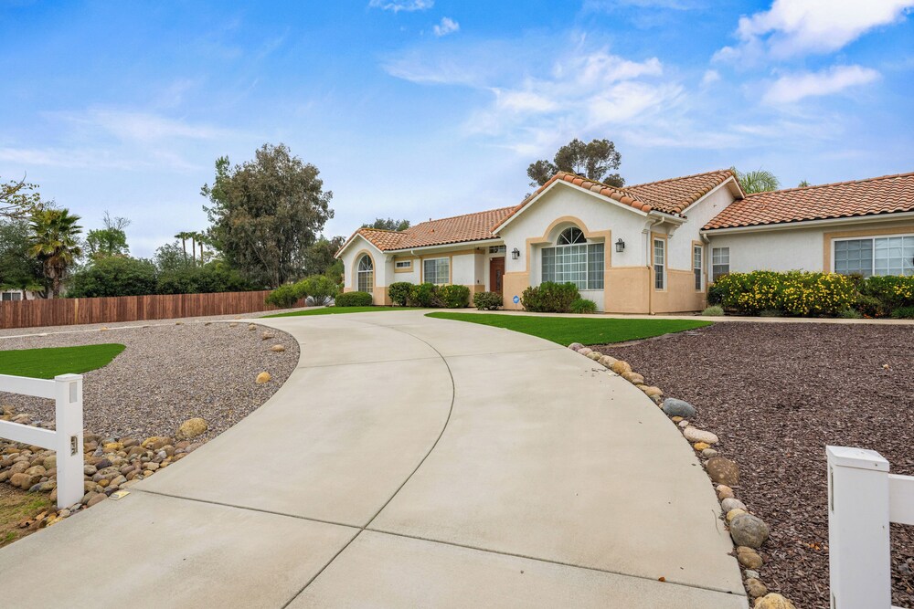 Explore Ramona's Vineyards: Tranquil Home w/ Yard