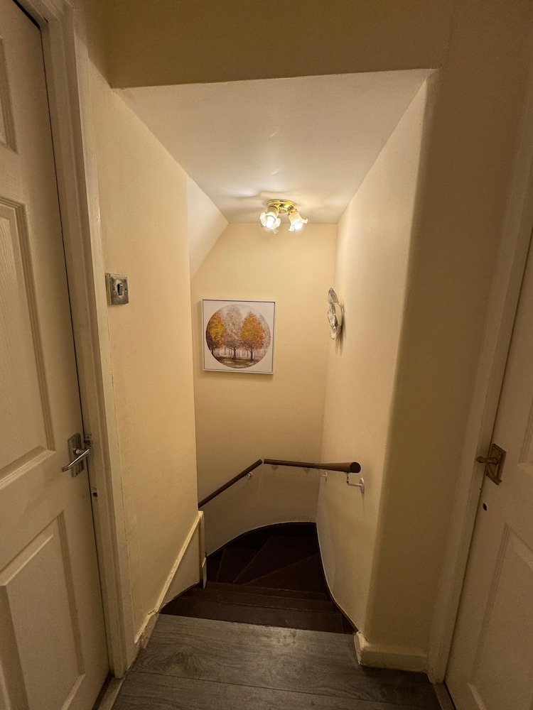 3BR House with Free WiFi All Over UK