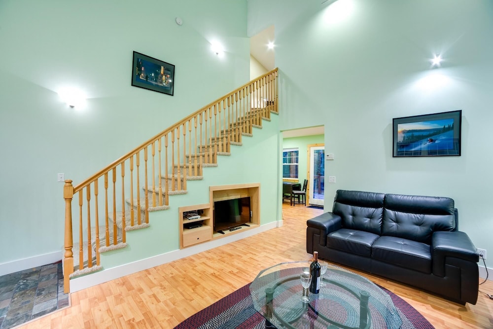 Mt Baker Lodging Cabin 12 - Sleeps 4 view 5