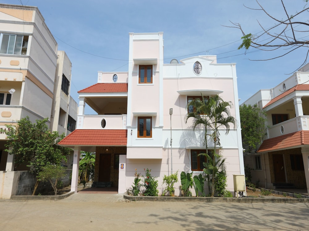 OYO 14091 Surabhi House Stays and Resorts