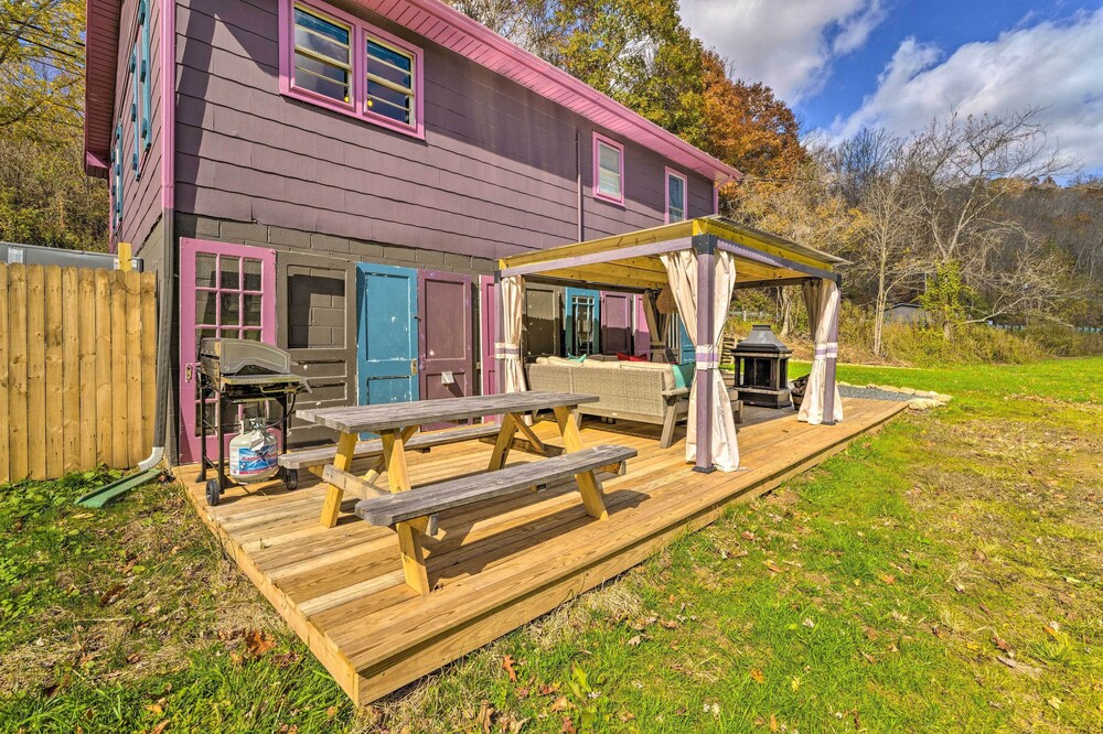 Colorful Bakersville Cottage: Views, Pets Allowed! view 4