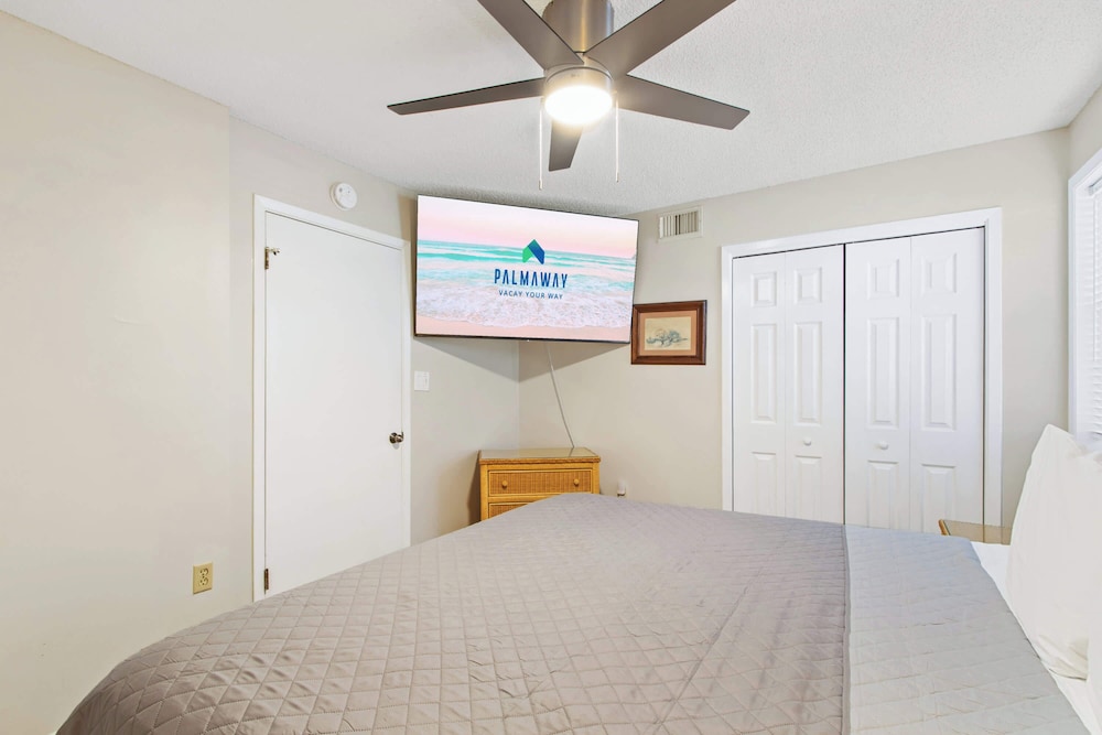 Gulf View 2 Bed Beaches Pool Dining and Fun