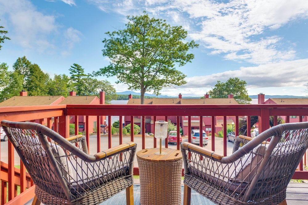 Waterfront Community: Lake Winnipesaukee Retreat!