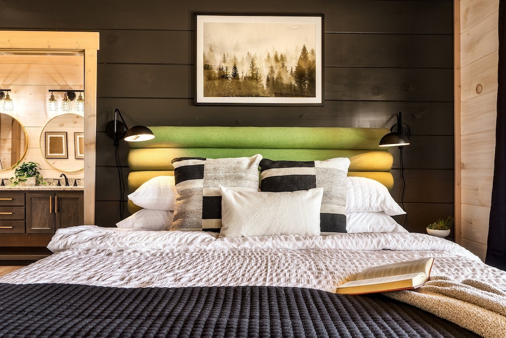 The Luxe 4 Bedroom Cabin