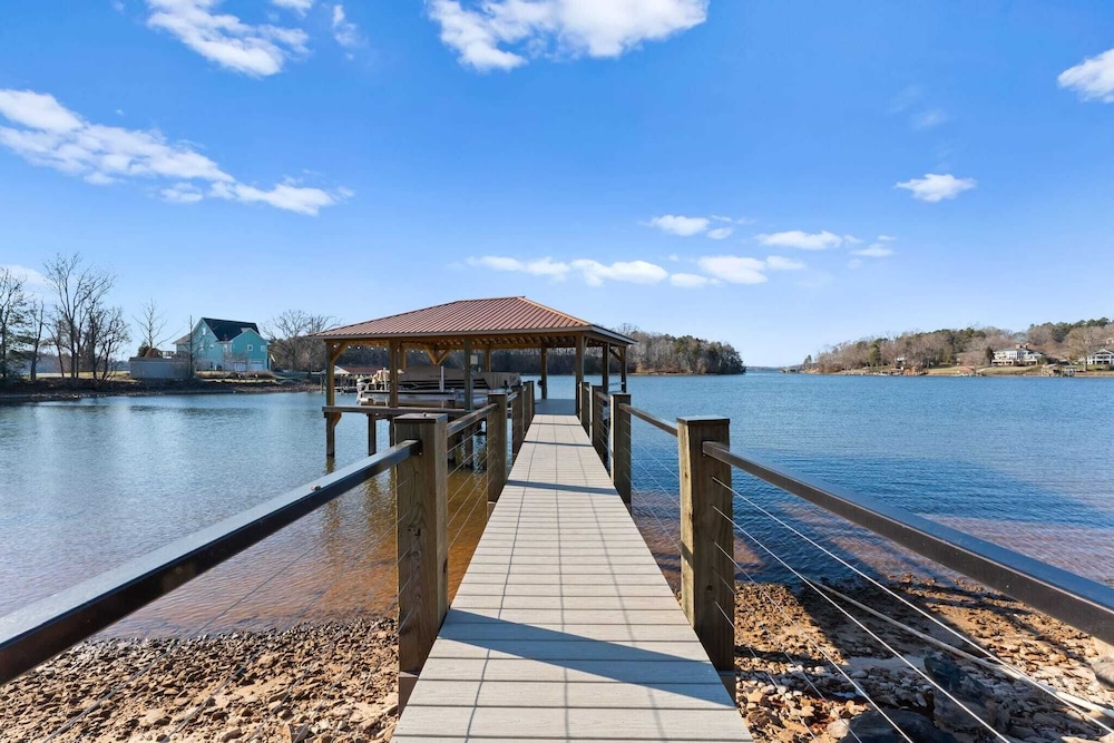 Pleasant Cove Waterfront Getaway With Fire Pit, Deck, and Lake Views