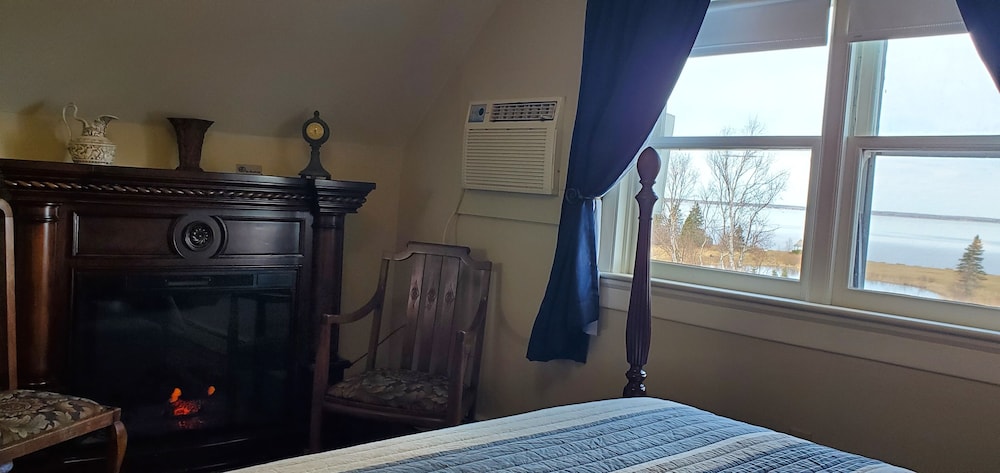 Amherst Shore Country Inn