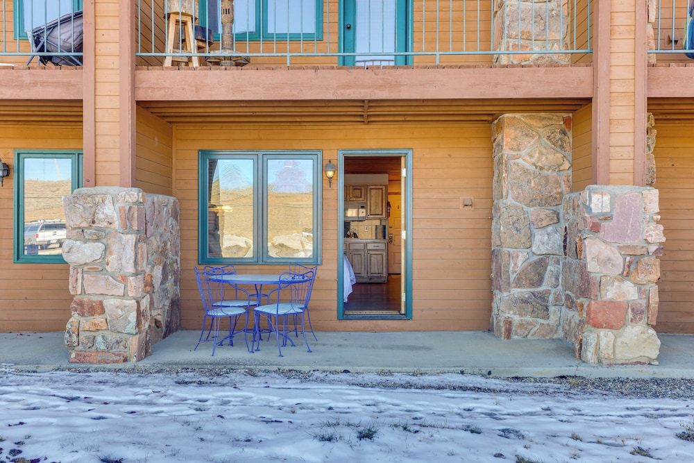 Near Skiing: Studio w/ Pool Access in Granby!