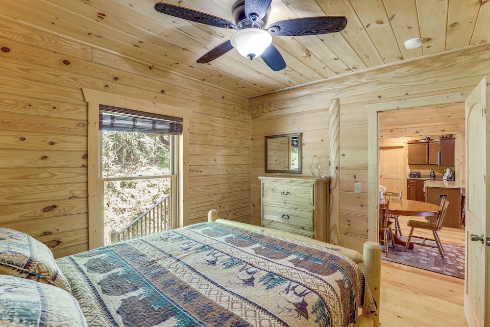 Explore Linville Falls: Cabin w/ Game Room + Deck!