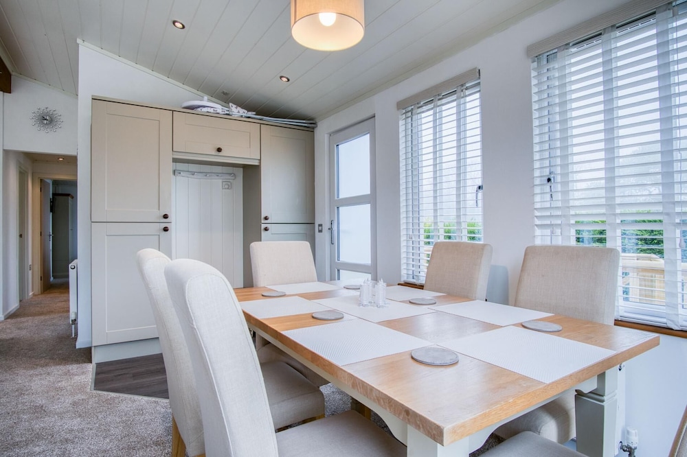 Swallow Lodge - 3 Bedroom Lodge - Wisemans Bridge