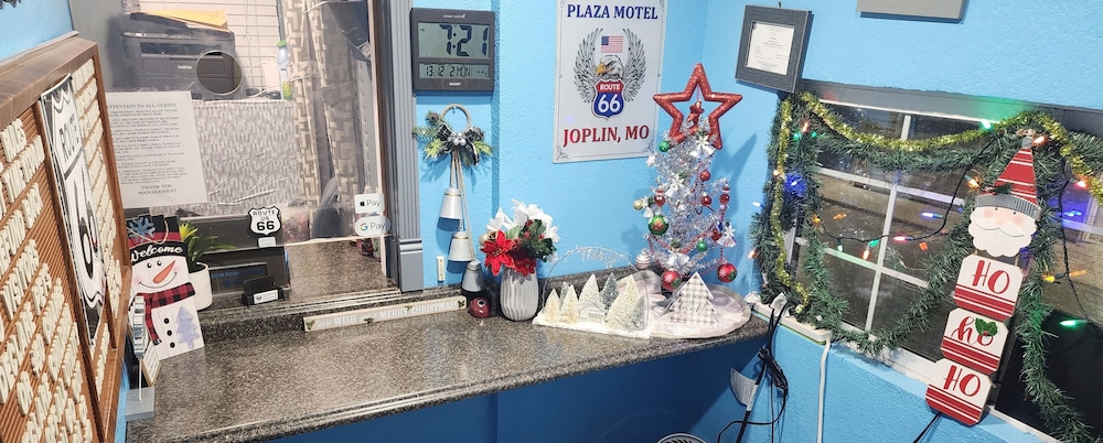 Plaza Motel
