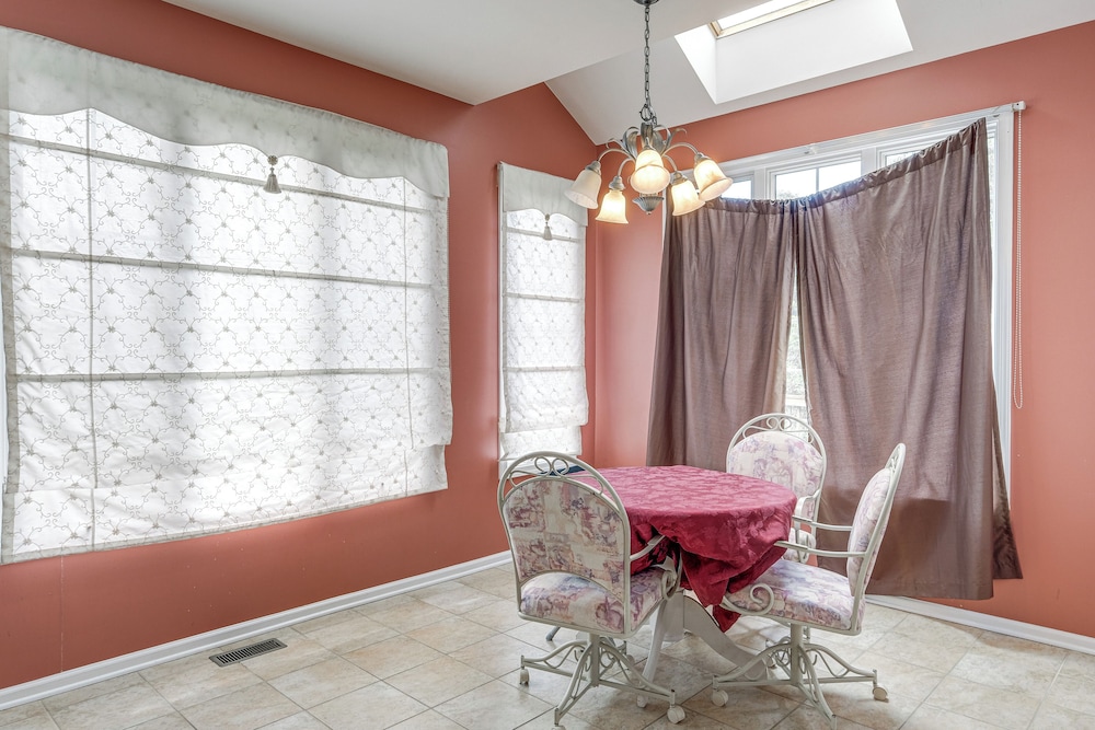 4 Mi to Dulles Airport: Spacious D.c. Area Home