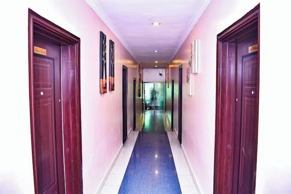 CANDOW HOTEL