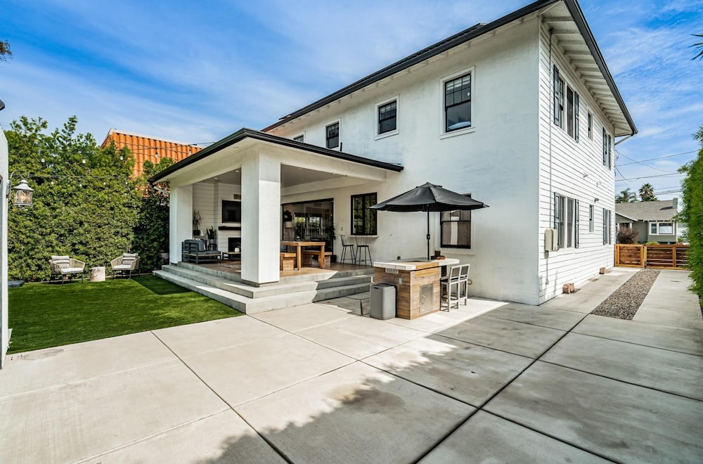 Spacious 5 BR Near Heart of South Park
